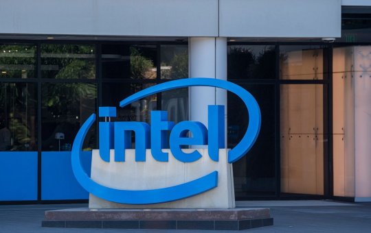 Intel Corp has plans to cut thousands of jobs to reduce its headcount in view of a slowdown in the personal computer market.